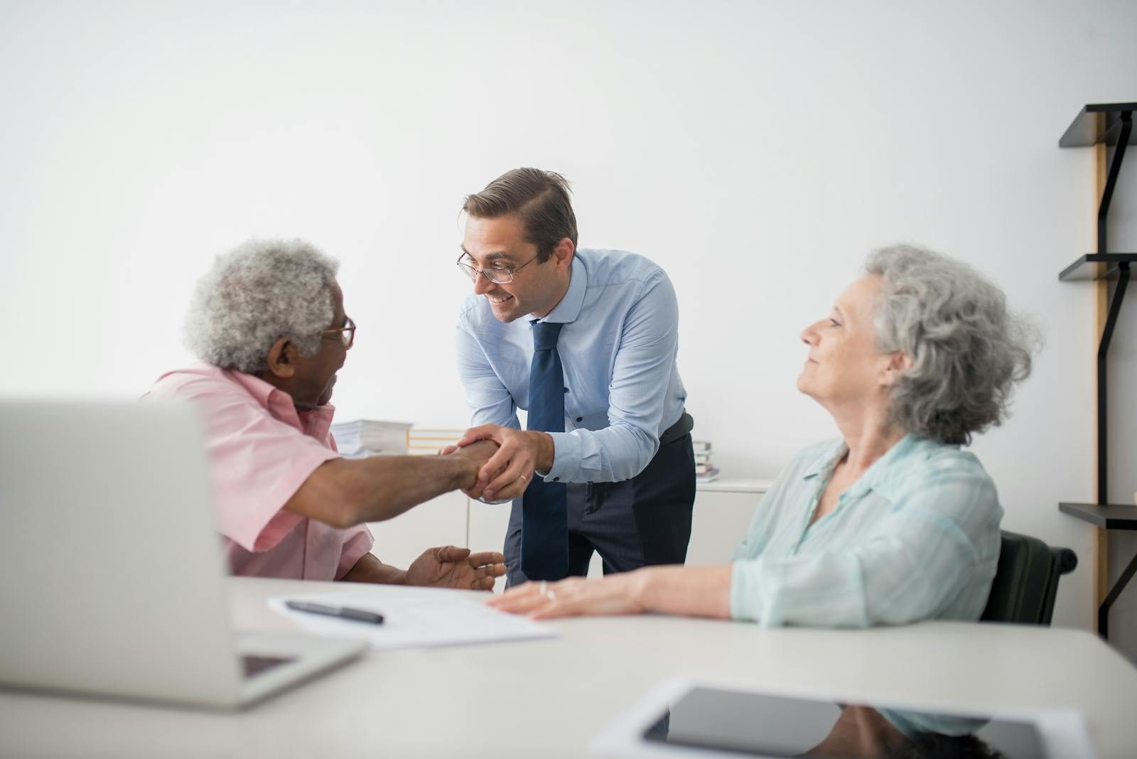 Guinea Services helps a Newark, NJ client at the counter